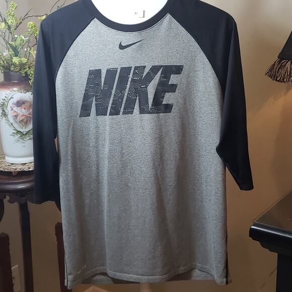 The Nike Tee Athletic Cut Dri-Fit Size L  NEVER WORN - Picture 2 of 9